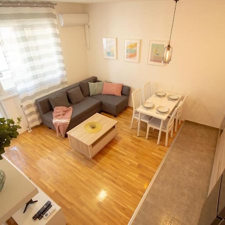White Fields-Central 2-Bdrm Apartment With Parking Nowy Sad Zewnętrze zdjęcie