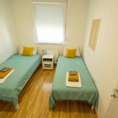 White Fields-Central 2-Bdrm Apartment With Parking Nowy Sad Zewnętrze zdjęcie