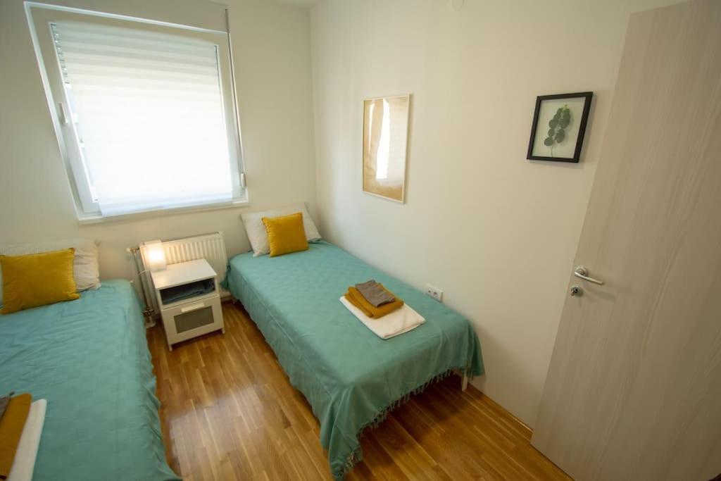 White Fields-Central 2-Bdrm Apartment With Parking Nowy Sad Zewnętrze zdjęcie