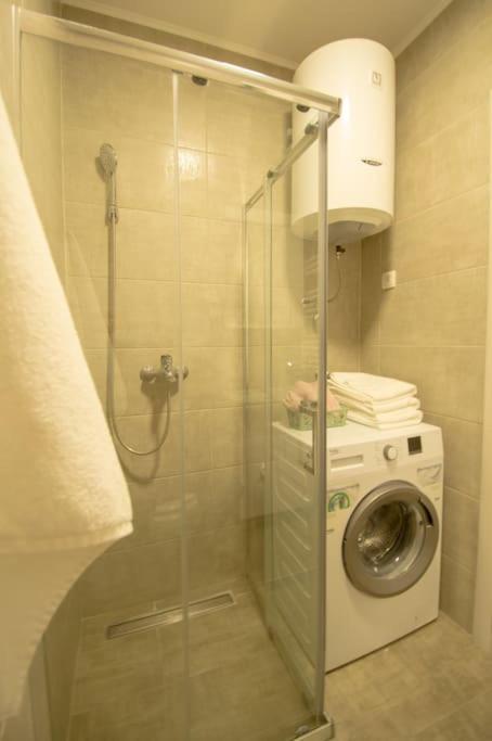White Fields-Central 2-Bdrm Apartment With Parking Nowy Sad Zewnętrze zdjęcie
