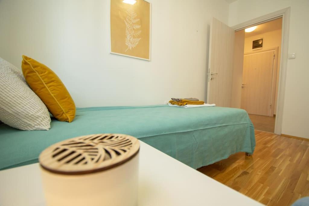 White Fields-Central 2-Bdrm Apartment With Parking Nowy Sad Zewnętrze zdjęcie