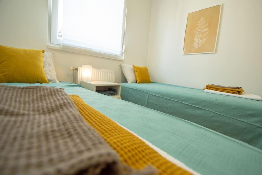 White Fields-Central 2-Bdrm Apartment With Parking Nowy Sad Zewnętrze zdjęcie